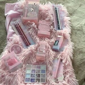 Hello Kitty 50th x Wet n Wild 10 Pcs Eyeliner Lip Mask Lip Oil Sponge Mascara